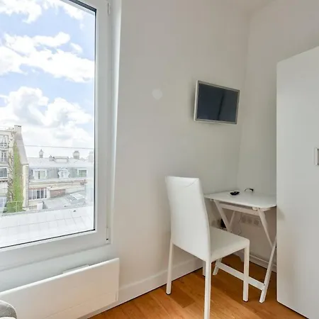 With A Panoramic View Of The Eiffel Tower Apartament Paryż
