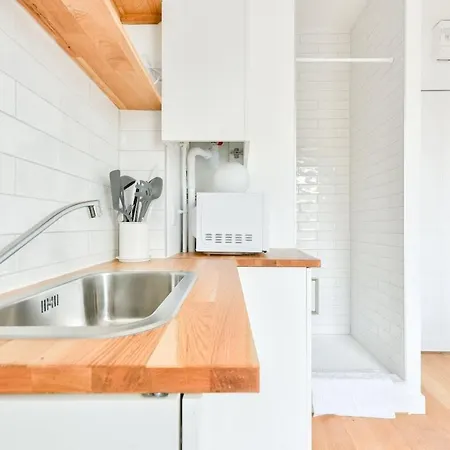 With A Panoramic View Of The Eiffel Tower Apartament Paryż