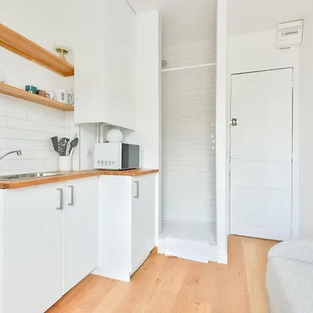 With A Panoramic View Of The Eiffel Tower Apartament Paryż