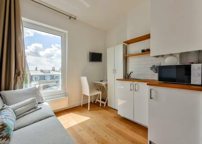 Appartamento With A Panoramic View Of The Eiffel Tower